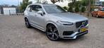 VOLVO XC90 T8 TwinE|R-DSGN|NAP|AWD|HUD|PANO|PILOT|360|STNDK, Auto's, Zwart, 1969 cc, 320 pk, 7 stoelen