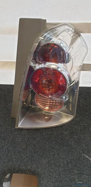 Achterlicht Toyota Corolla Verso rechts 81551-0F020 passagie beschikbaar voor biedingen