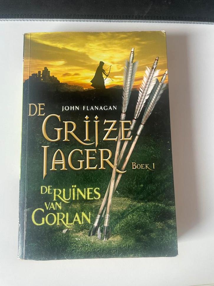 Grijze jager 1,2,3 en 4, Boeken, Fantasy, Gelezen, Ophalen of Verzenden