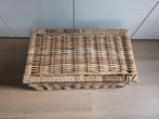Rieten mand met deksel, Huis en Inrichting, Woonaccessoires | Schalen en Manden, Ophalen, Gebruikt, Mand, Riet