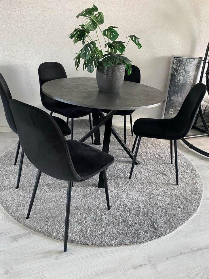 Vloerkleden - Rond & Vierkant - Grijs €50,00  pst, Huis en Inrichting, Complete eetkamers, Gebruikt, Ophalen of Verzenden