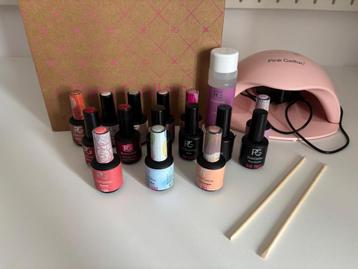 Pink gellak potjes + lamp beschikbaar voor biedingen