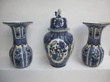 Mooi Delfs blauw kaststel vazen en pot van Boch 40cm hoog  beschikbaar voor biedingen