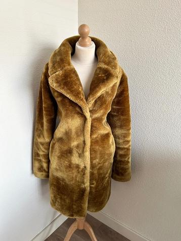 King Louie maat 42 Fluffy faux-fur jas mosterd 2707 beschikbaar voor biedingen
