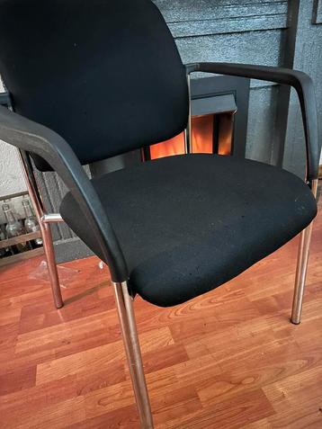 Kantoorstoel beschikbaar voor biedingen