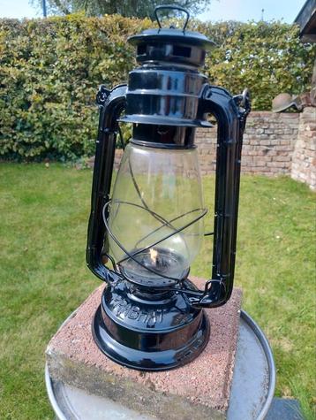 Prahbat stormlantaarn olielamp  beschikbaar voor biedingen