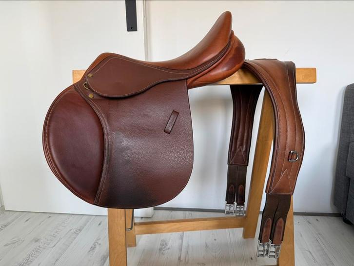 Eric Thomas Fitter springzadel 17,5 inch, Dieren en Toebehoren, Paarden en Pony's | Zadels, Gebruikt, Springen, Ophalen