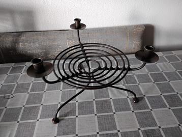 Mooie smeedijzeren 3 poot kandelaar met schaal beschikbaar voor biedingen