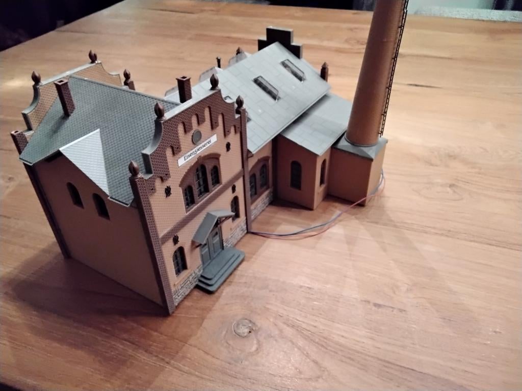 HO industrieel modelgebouw Ijzergieterij., Gebruikt, Gelijkstroom of Wisselstroom, Brug, Tunnel of Gebouw, Ophalen