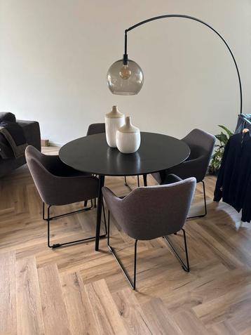 Zwarte ronde tafel 150cm - met krassen