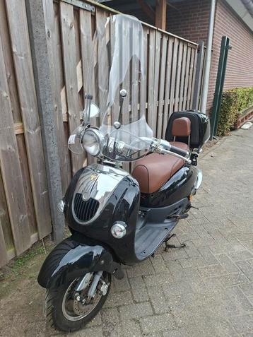 Bella scooter beschikbaar voor biedingen
