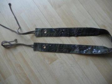legerkleurige riem met kraaltjes (qwe) beschikbaar voor biedingen
