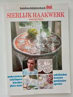 Steek sierlijk haakwerk vintage patronen haken Kleedjes, Ophalen of Verzenden, Gebruikt, Haken, Patroon of Boek