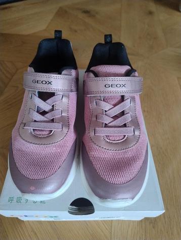 Geox: Girl's Low Sneakers - Maat 32 beschikbaar voor biedingen