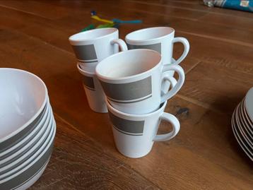 Kampeer servies beschikbaar voor biedingen