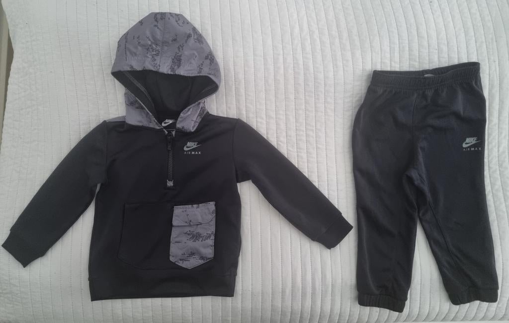 Nike traningspak zwart grijs maat 86 92 merk kleding unisex, Kinderen en Baby's, Babykleding | Maat 86, Zo goed als nieuw, Setje