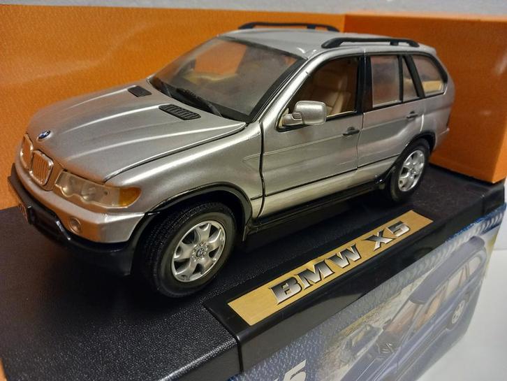 Bmw X5 zilver grijs Motormax metal 1:18 KRD, Hobby en Vrije tijd, Modelauto's | 1:18, Zo goed als nieuw, Auto, Motormax, Ophalen of Verzenden