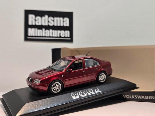 Volkswagen Bora - red metallic - 1:43 Minichamps dealerpack, Hobby en Vrije tijd, Modelauto's | 1:43, Zo goed als nieuw, Auto
