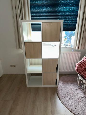 IKEA Kallax kast wit 8 vakken met deurtjes beschikbaar voor biedingen
