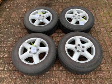 4 Nissan Qashqai sportvelgen met winterbanden. beschikbaar voor biedingen