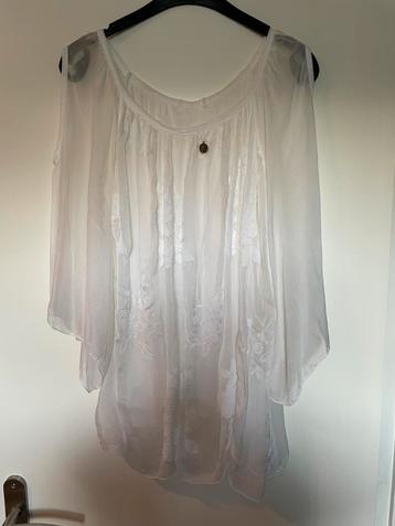 Nieuwe witte dames blouse met open schouders. Mt.M. beschikbaar voor biedingen