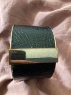 Faux leren cuff armband met metalen accenten, Ophalen of Verzenden, Gebruikt, Goud, Leer
