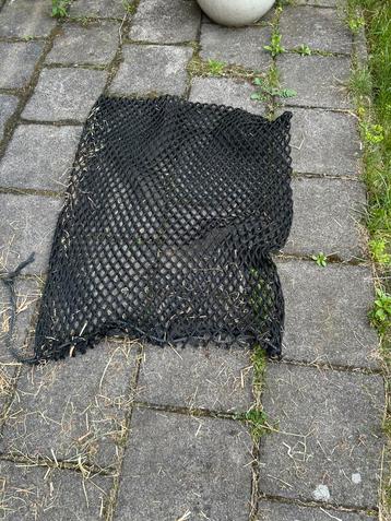 Oersterk groot hooinet, kleine openingen beschikbaar voor biedingen
