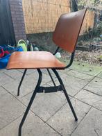 Drie oude kerkstoelen + boekenvakje, Ophalen