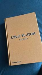 Louis vuitton catwalk boek origineel, Ophalen of Verzenden, Zo goed als nieuw, Mode algemeen