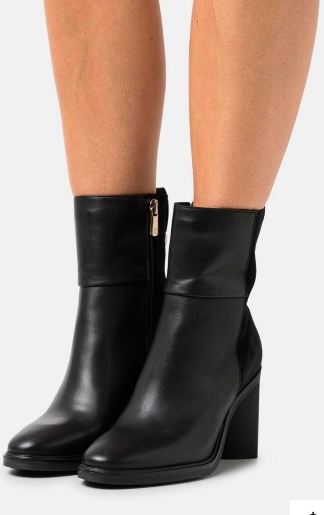 Tommy Hilfiger leren laarzen 39, Kleding | Dames, Schoenen, Zo goed als nieuw, Hoge laarzen, Zwart, Ophalen of Verzenden