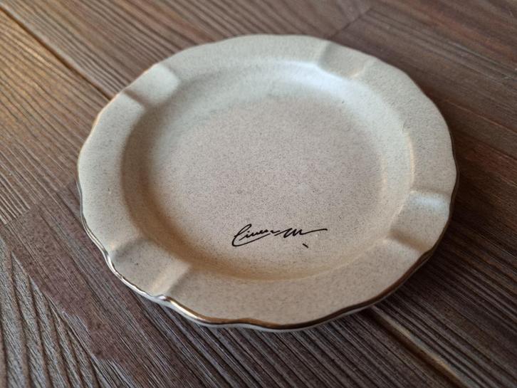 Mooie Vintage Asbak Beige Goud Peint A La Main Keramiek, Verzamelen, Rookartikelen, Aanstekers en Luciferdoosjes, Zo goed als nieuw