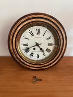 Antieke schoolklok, Ophalen