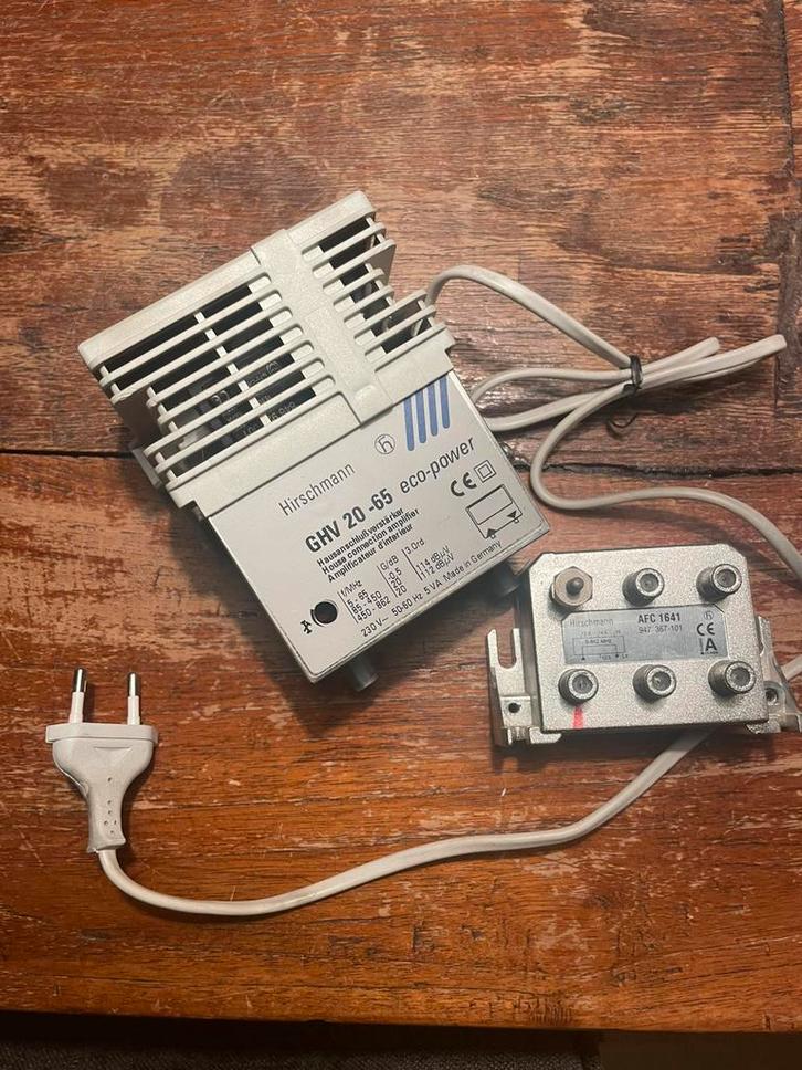 Coax antenneversterker Hirschmann met Hub, Audio, Tv en Foto, Televisie-accessoires, Zo goed als nieuw, Ophalen of Verzenden