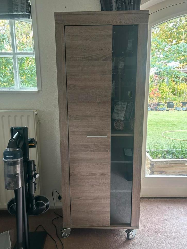 Vitrinekast met hangruimte voor bv kruidenzakjes, Huis en Inrichting, Kasten | Vitrinekasten, Zo goed als nieuw, 150 tot 200 cm
