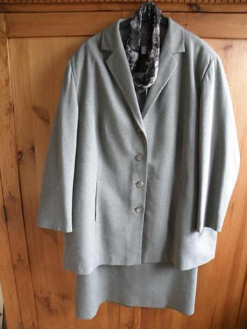 Dames jasje met rok maat 54-56 beschikbaar voor biedingen