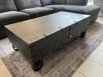 Salontafel / kist op metalen wielen, Huis en Inrichting, Tafels | Salontafels, Ophalen, Gebruikt, 100 tot 150 cm, 50 tot 100 cm