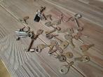 31 Vintage Sleutels + Sleutelhanger en 2 Sleutel Ringen, Overige typen, Gebruikt, Verzenden