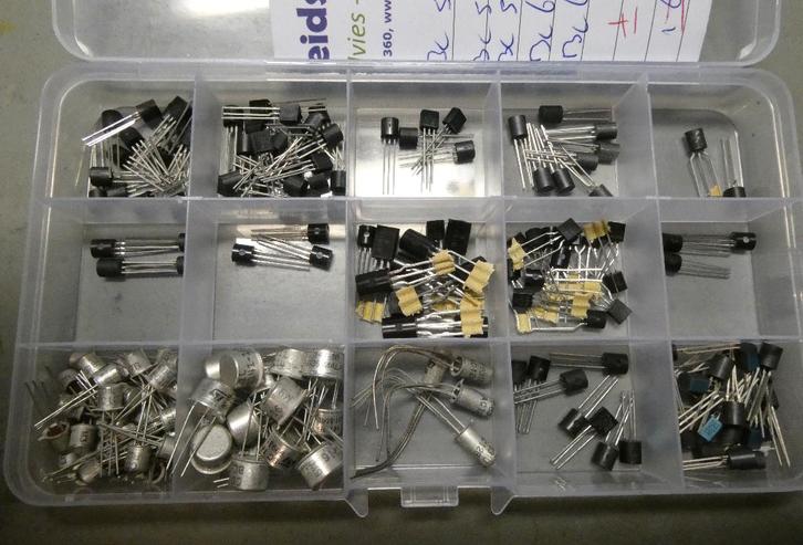 Assortiment doos met 175 Transistors uit de BC & BF serie, Hobby en Vrije tijd, Elektronica-componenten, Nieuw, Ophalen of Verzenden