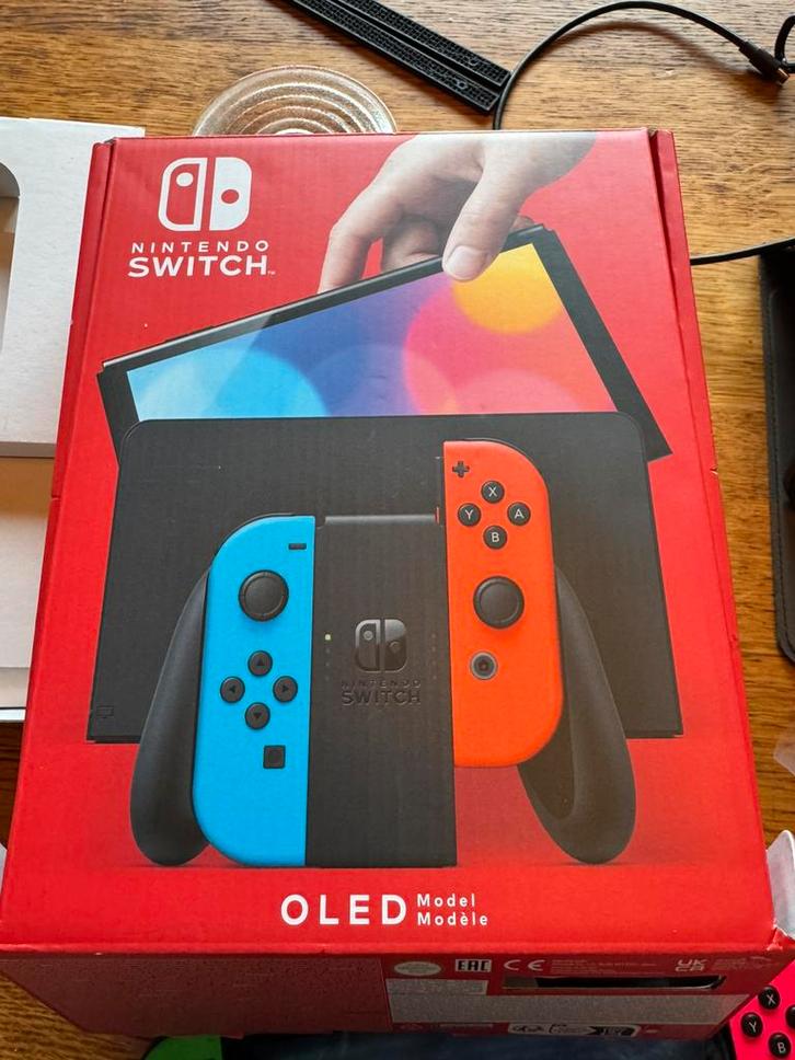 Nintendo switch oled met diverse extra toebehoren, Spelcomputers en Games, Spelcomputers | Nintendo Switch, Zo goed als nieuw