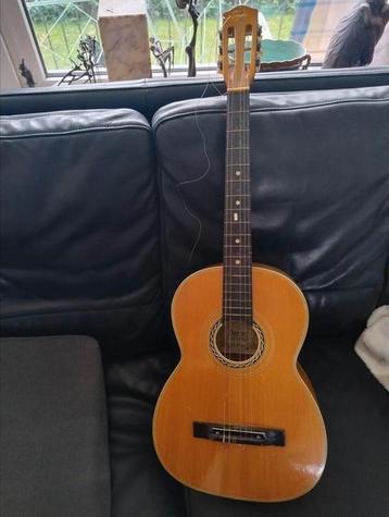 Suzuki akoestische gitaar No 10 60/70 jaren met draagtas beschikbaar voor biedingen