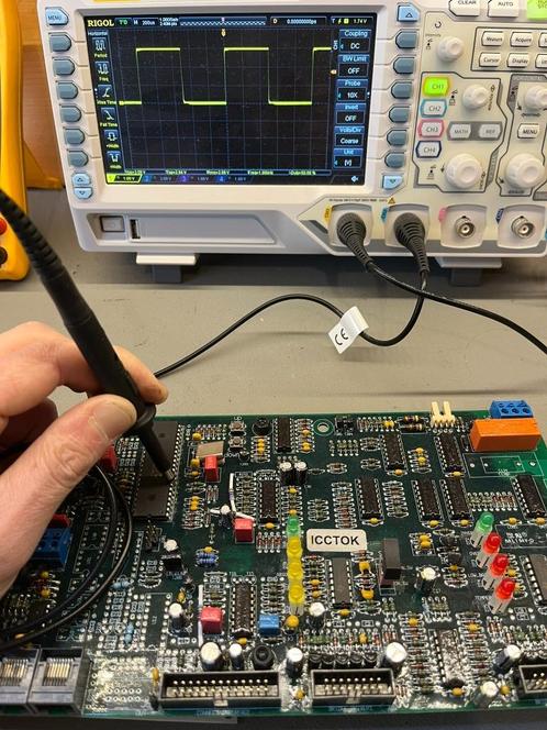Inkoop/reparatie Victron Inverters en Inverter/Chargers, Watersport en Boten, Navigatiemiddelen en Scheepselektronica, Zo goed als nieuw