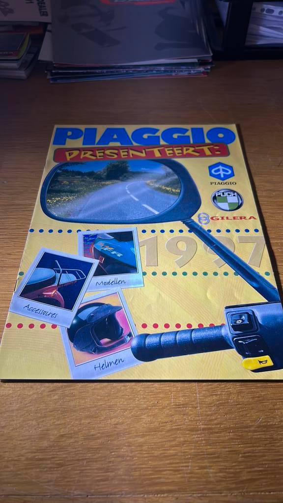 Piaggio puch gilera reclame boek 1997, Motoren, Tuning en Styling, Ophalen of Verzenden