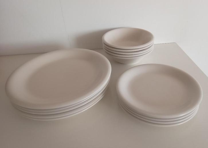 Aardewerk zandkleurig servies, Huis en Inrichting, Keuken | Servies, Zo goed als nieuw, Bord(en), Overige stijlen, Aardewerk, Verzenden