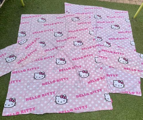 TE KOOP: 2 dunne dekbedovertrekken van Hello Kitty ZGAN, Kinderen en Baby's, Kinderkamer | Beddengoed, Zo goed als nieuw, Dekbedovertrek