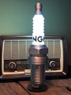 Bougie lamp NGK 54cm hoog, Verzamelen, Merken en Reclamevoorwerpen, Ophalen of Verzenden, Nieuw, Lichtbak of (neon) lamp