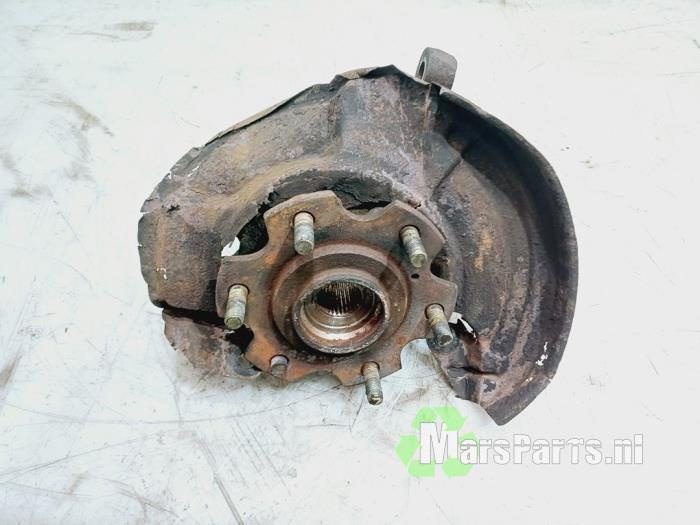 Fusee links-voor van een Mitsubishi Pajero, Auto-onderdelen, Ophanging en Onderstel, Mitsubishi, Gebruikt, 6 maanden garantie