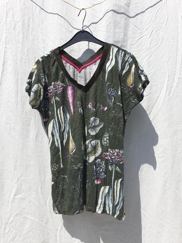 Leuk damesshirtje. Mooie V hals. mt M beschikbaar voor biedingen