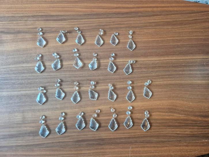 26 losse kristallen/ornamenten voor kristallen lamp, Huis en Inrichting, Lampen | Overige, Ophalen of Verzenden