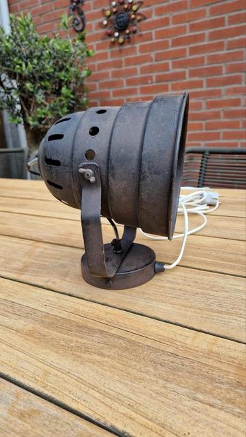 Stoere dimbare wandlamp beschikbaar voor biedingen