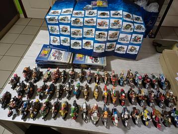 Joe en zijn team. Beeldje/standbeeld
53 motoren beschikbaar voor biedingen